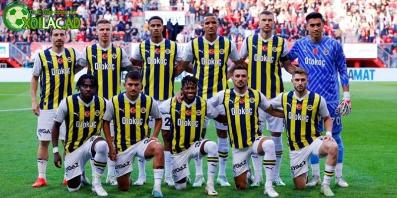 Các câu thủ Fenerbahce cũng xao nhãng Các câu thủ Fenerbahce cũng xao nhãng